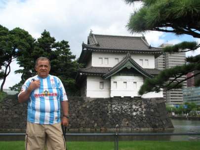 Antônio Loiola (Praça Imperial no centro de Tokyo)